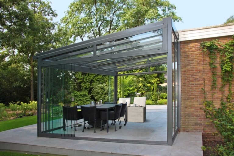 Terrassenüberdachung aus Glas mit Unterbauelemente t100-t150-3